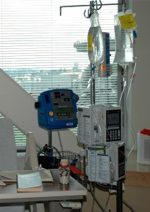 dsc_0002_2_3 The powerful melphalan dripping into me along with my jar of 'little things' on the tray table.